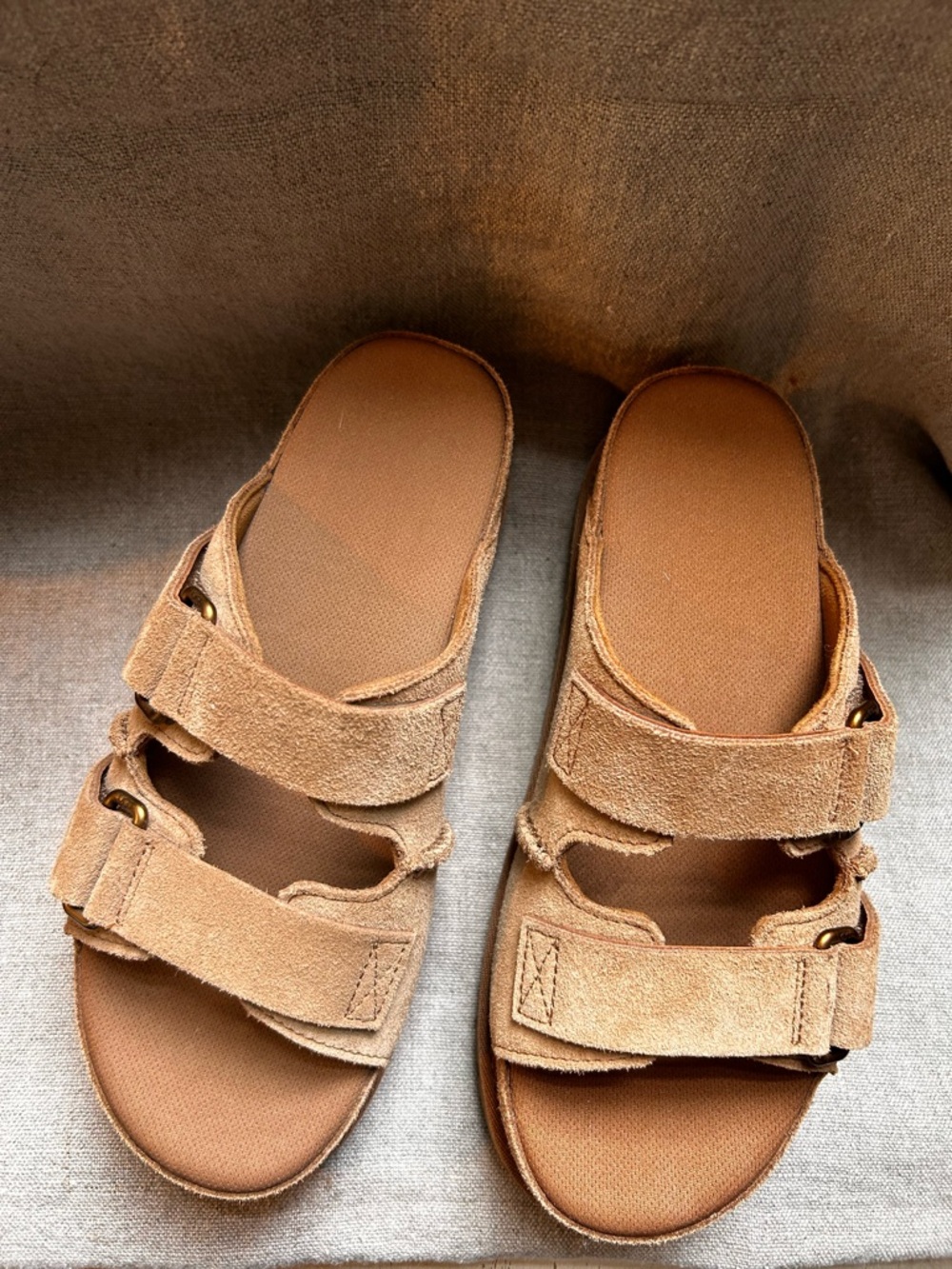 UGG Goldenstar Hi Slide sandal in chestnut. Like new in box. - Picture 4 of 11